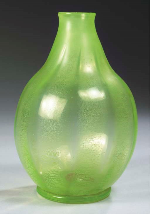SERICA 20, A GREEN GLASS VASE