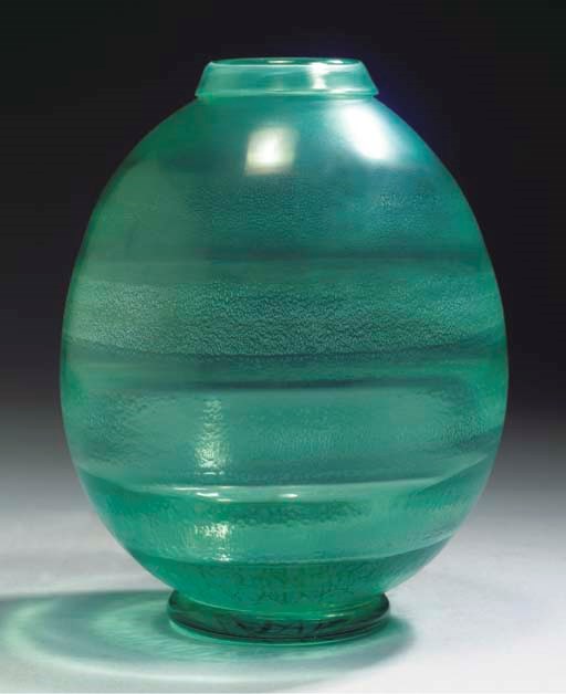 SERICA 32, A GREEN GLASS VASE