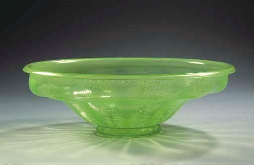 SERICA 3, A GREEN GLASS BOWL