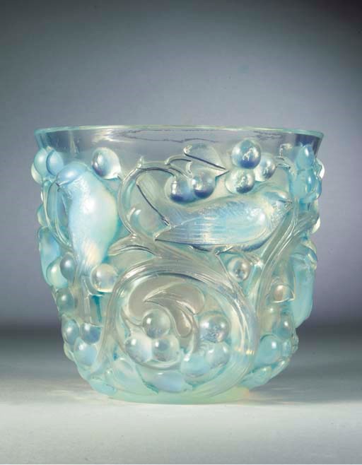AVALLON, AN OPALESCENT GLASS VASE