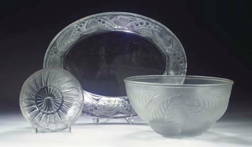 (3)  FAISANS, A GLASS JARDINIERE