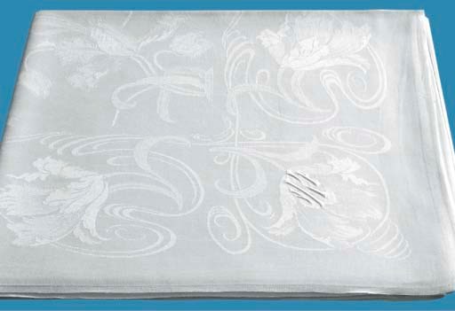 A FINE DAMASK LINEN TABLECLOTH