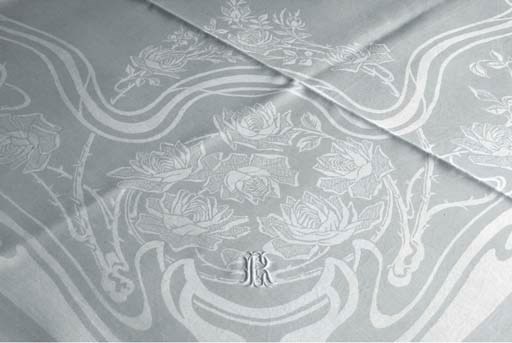 A FINE DAMASK LINNEN TABLECLOTH