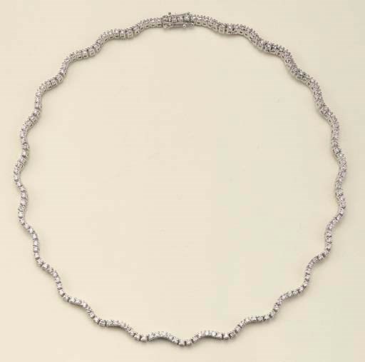 COLLANA SEMIRIGIDA IN ORO E DIAMANTI