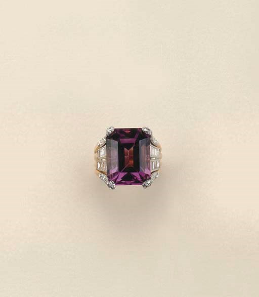 Anello in oro con ametista e diamanti