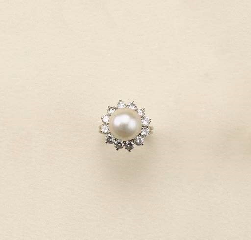 Anello in oro bianco con perla coltivata