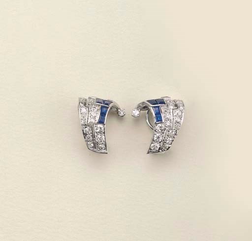 PAIO DI ORECCHINI IN ORO CON ZAFFIRI E DIAMANTI, FIRMATI TIFFANY & CO. NEW YORK