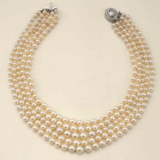Collana in perle coltivate e diamanti