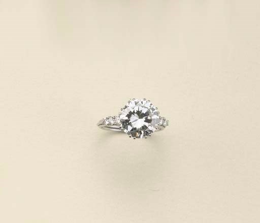 Anello in oro bianco con brillante