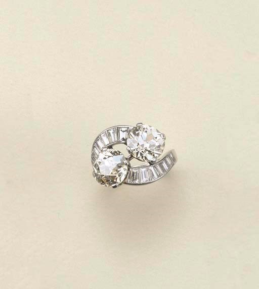 Anello in platino e diamanti, firmato Bulgari