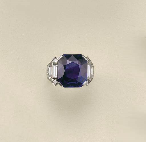Anello in platino con zaffiro e diamanti