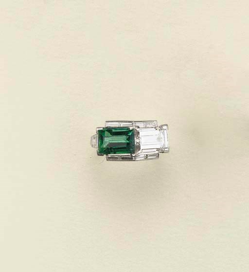 Anello in platino con diamante e smeraldo