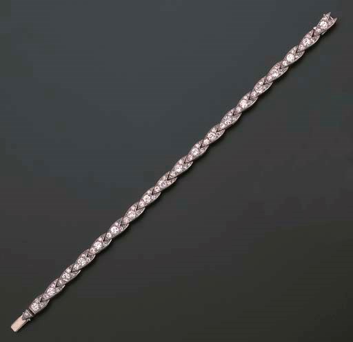 AN ELEGANT DIAMOND BRACELET, BY CARTIER