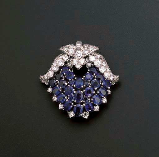 AN ART DECO SAPPHIRE AND DIAMOND CLIP BROOCH, BY CARTIER