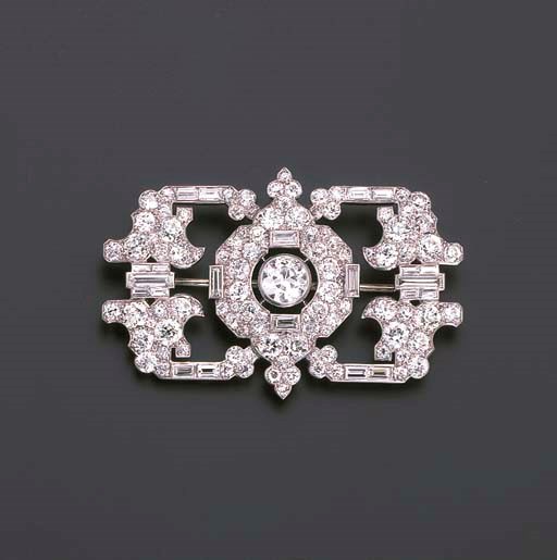 AN ART DECO DIAMOND BROOCH, BY CARTIER