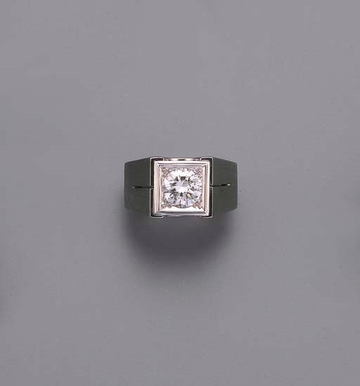 A DIAMOND SINGLE-STONE RING