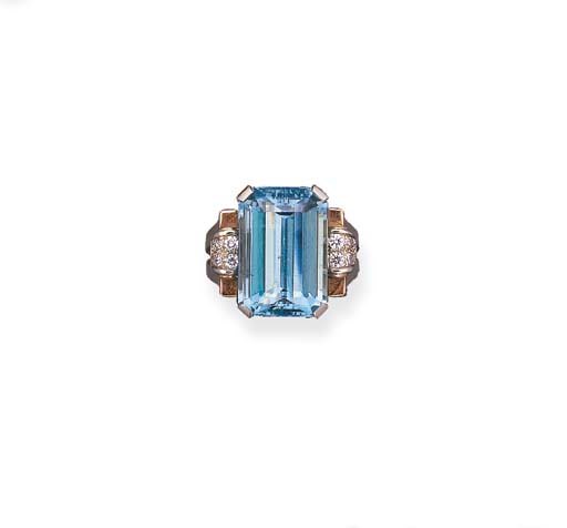 AN AQUAMARINE AND DIAMOND RING