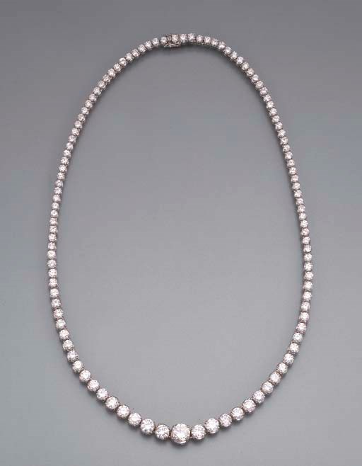 A DIAMOND LINE NECKLACE