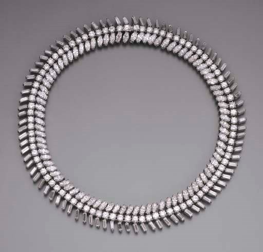 A FINE DIAMOND NECKLACE