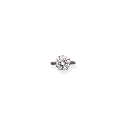 A DIAMOND SINGLE-STONE RING