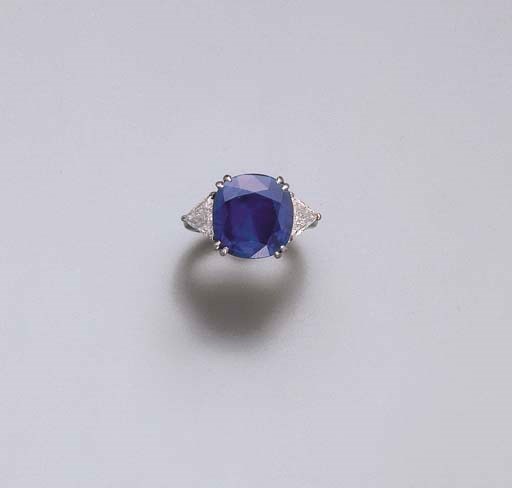 A BURMESE SAPPHIRE SINGLE-STONE RING
