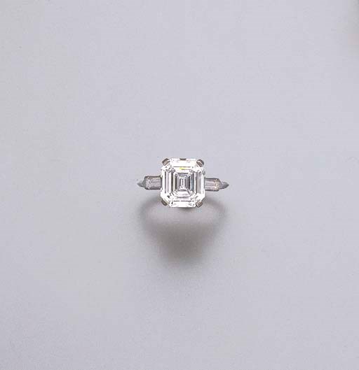A FINE DIAMOND SINGLE-STONE RING