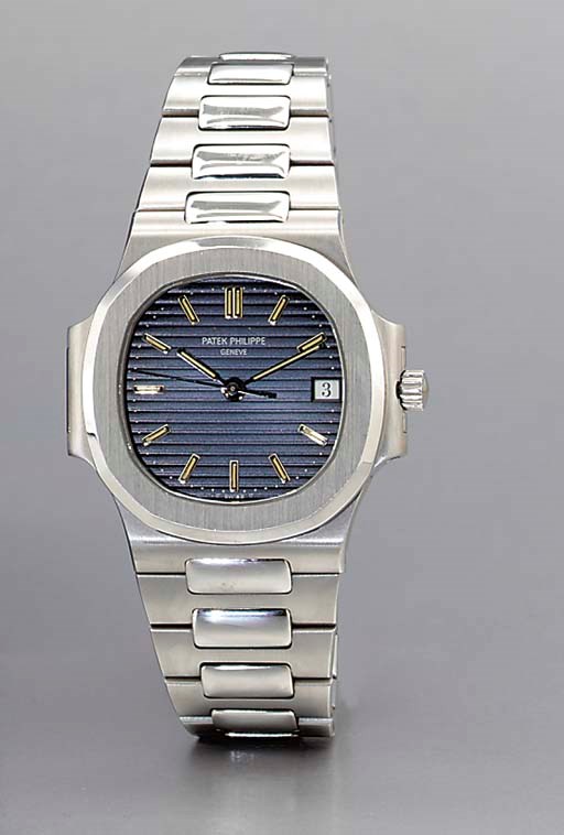 Patek Philippe. A stainless steel self-winding water-resistant wristwatch with sweep center seconds, date and bracelet
