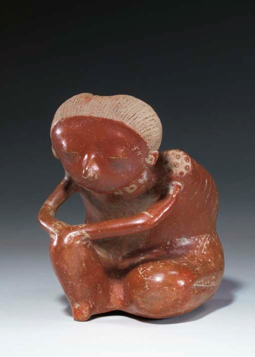 STATUETTE FEMININE ASSISE