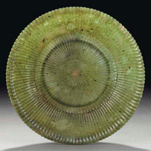 A thinly carved spinach jade chrysanthemum dish, 18th Century