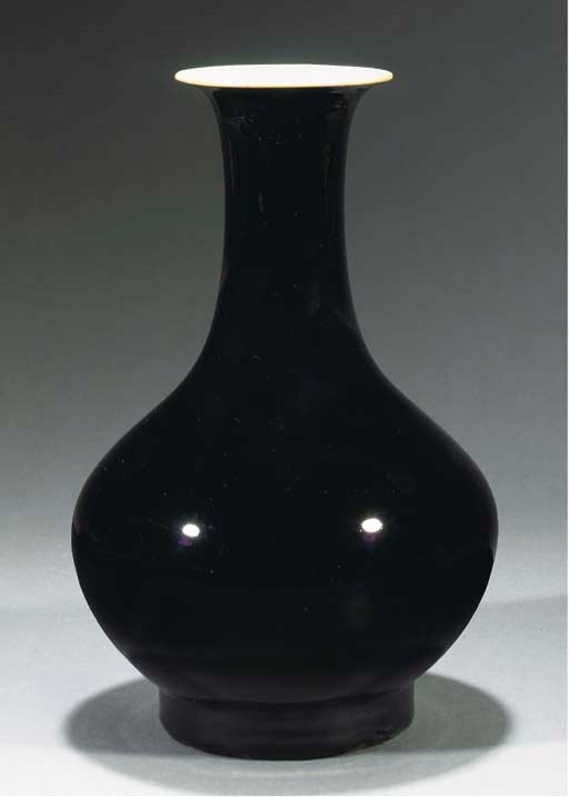 A mirror black glazed bottle vase, 18th century