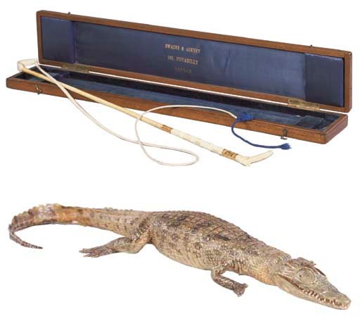 AN IVORY AND GOLD MOUNTED RIDING CROP