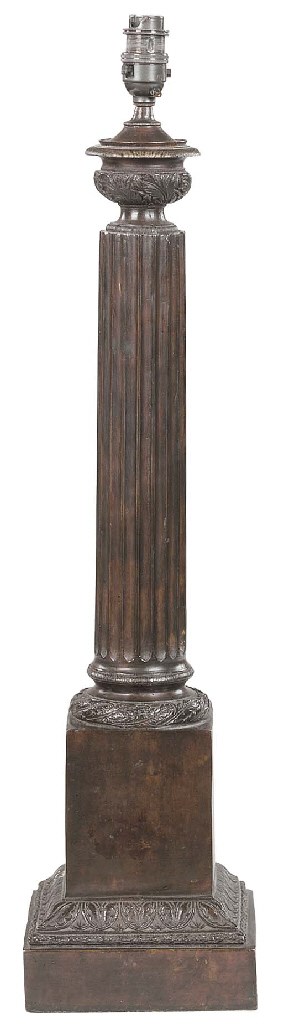 A BRONZE METAL TABLE LAMP