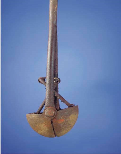 AN EARLY METAL GOLF BALL RETRIEVER