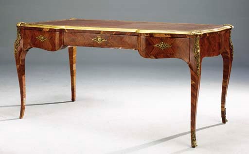 BUREAU PLAT DE STYLE LOUIS XV