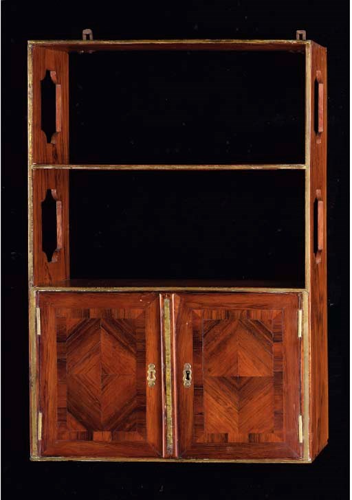 ETAGERE D'APPLIQUE DE STYLE LOUIS XV