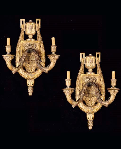 PAIRE D'APPLIQUES DE STYLE LOUIS XVI