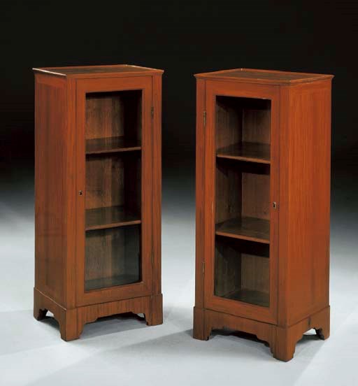PAIRE DE BIBLIOTHEQUES FORMANT GAINE