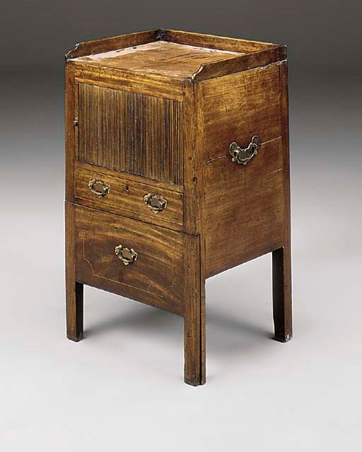 A MAHOGANY COMMODE