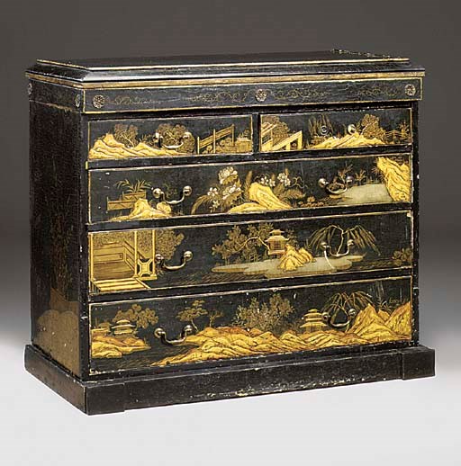 A JAPANNED CHINOISERIE DECORATED CHEST OF DRAWERS