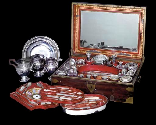 A FRENCH SILVER NECESSAIRE DE VOYAGE**