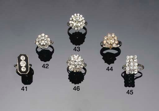 A diamond cluster ring