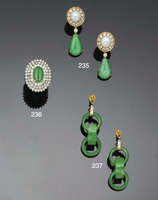 A pair of jadeite earpendants