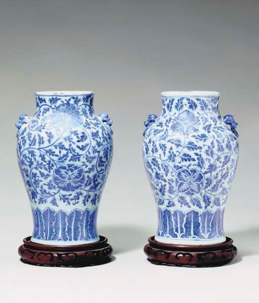 A PAIR OF CHINESE EXPORT PORCELAIN VASES,