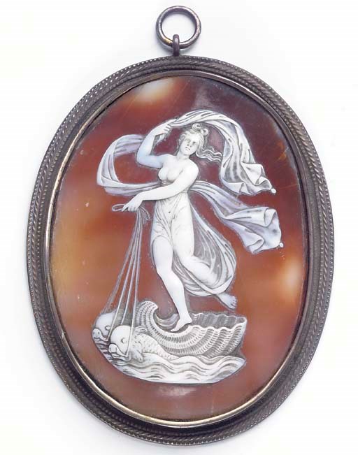 AN ITALIAN RELIEF CARVED CAMEO SHALL MEDALLION