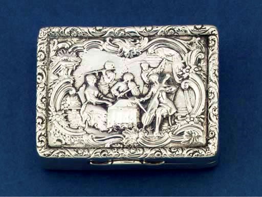 A Victorian gilt-lined snuff box