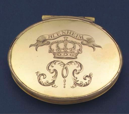 A gold presentation snuff box
