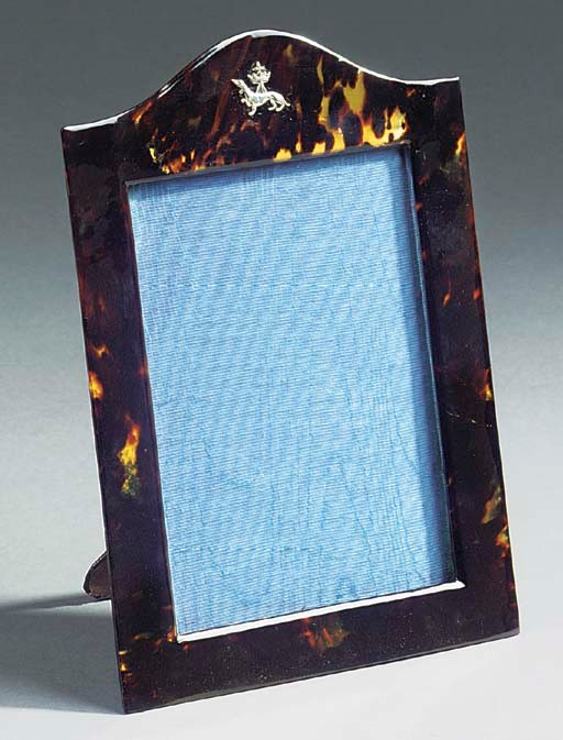 AN EDWARDIAN TORTOISESHELL PHOTOGRAPH FRAME
