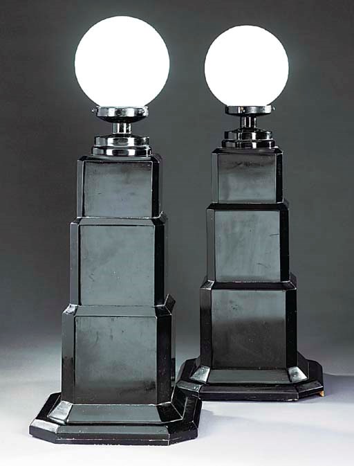 A PAIR OF ART DECO EBONISED WOOD TABLE LAMPS
