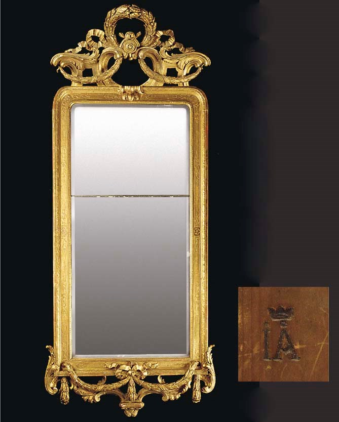 A SWEDISH GILTWOOD MIRROR