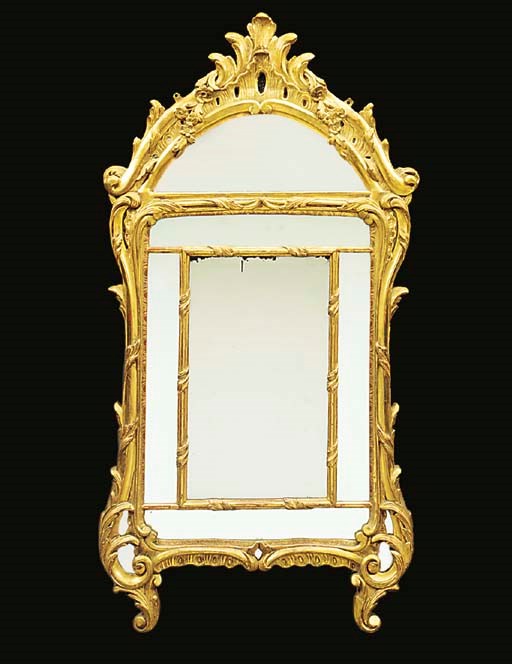 A FRENCH GILTWOOD MIRROR